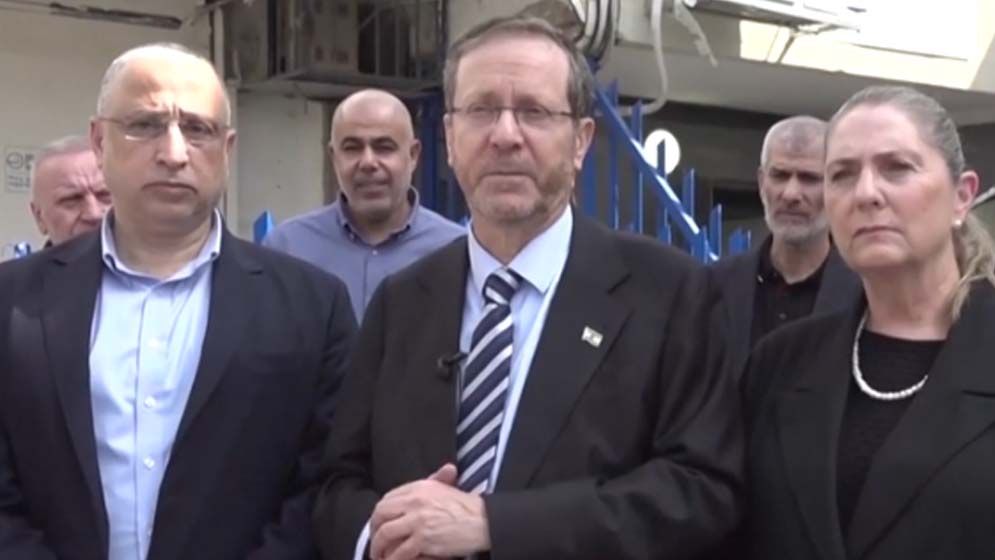 ইরানের ক্ষেপণাস্ত্র আঘাতে নিরাপদ আশ্রয়ে পালালেন ইসরায়েলি প্রেসিডেন্ট