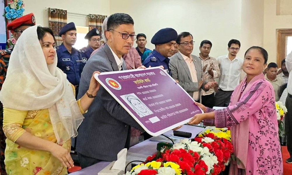 বান্দরবানের লামায় ১,০৯৭ পরিবারের মাঝে ফ্যামিলি কার্ড বিতরণ শুরু