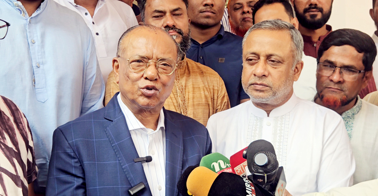 ফেনীতে পরিবেশ উন্নয়নে জোর, লুটপাট রোধে কঠোর ব্যবস্থা নেওয়া হবে :  মন্ত্রী আবদুল আউয়াল মিন্টু