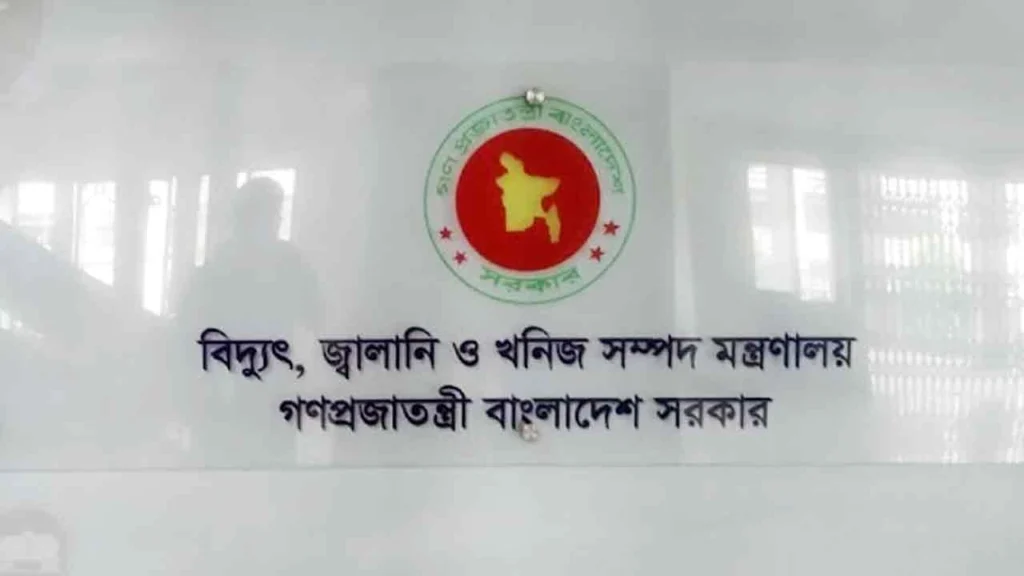 সরকার ঘোষণায় জ্বালানি তেল অবৈধ মজুত ও পাচারের তথ্যদাতার জন্য এক লাখ টাকা পুরস্কার