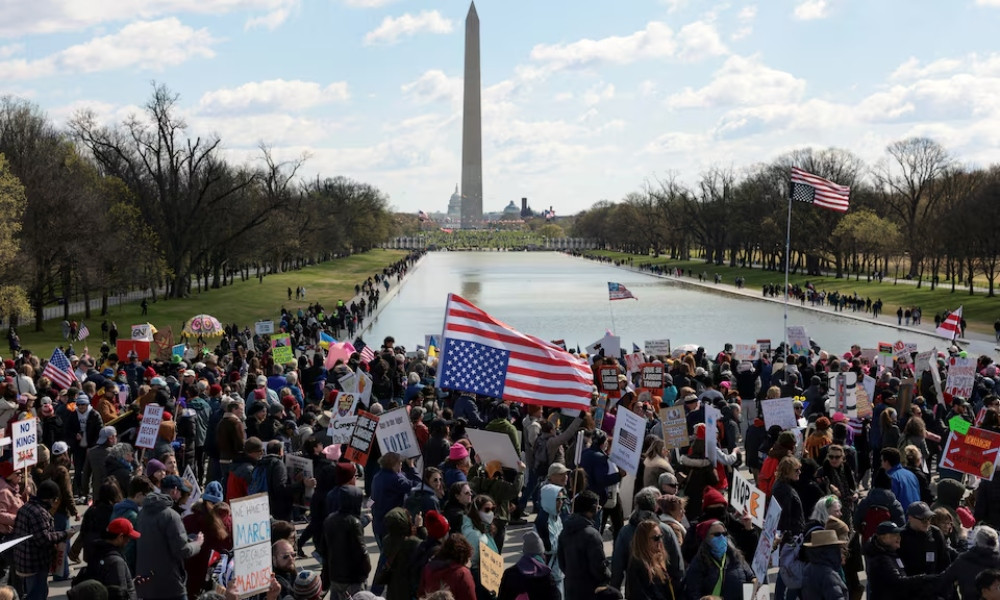 যুক্তরাষ্ট্রে ট্রাম্প প্রশাসনের নীতির বিরুদ্ধে ব্যাপক বিক্ষোভ