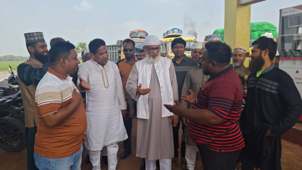 সাতক্ষীরায় পেট্রোল পাম্প পরিদর্শন করলেন নবনির্বাচিত এমপি মুহাদ্দিস আব্দুল খালেক