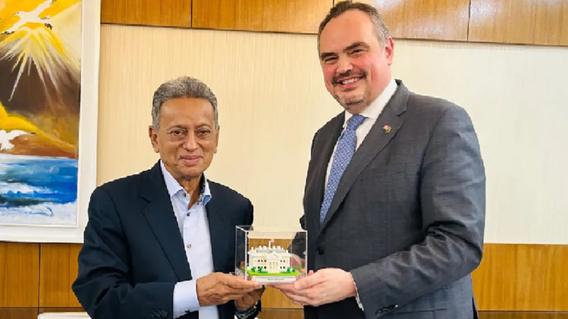 মার্কিন রাষ্ট্রদূতের সঙ্গে বৈঠকে অর্থমন্ত্রী আমীর খসরুর সহযোগিতা বিষয়ে আলোচনা