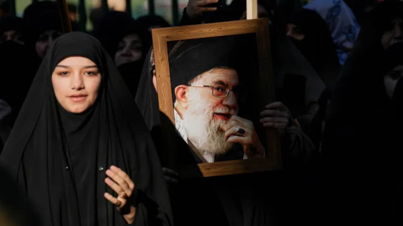 ইরানের সর্বোচ্চ নেতা খামেনেয়ি মৃত্যুর পর সমর্থকদের কাছে প্রতীকী মর্যাদা পেতে পারেন