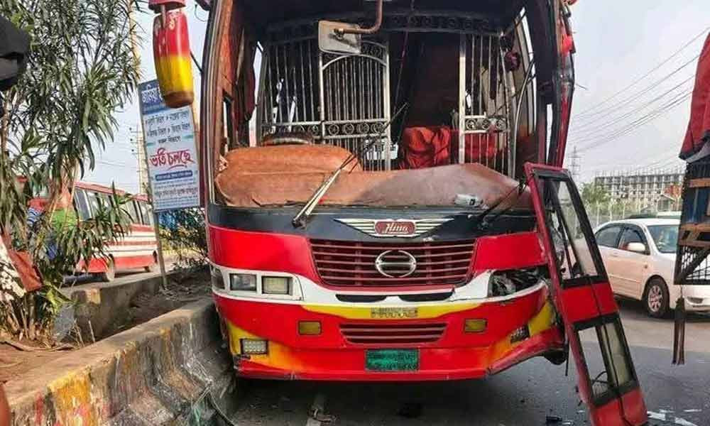 ফতুল্লায় যাত্রীবাহী বাসের চাপায় পথচারী নিহত