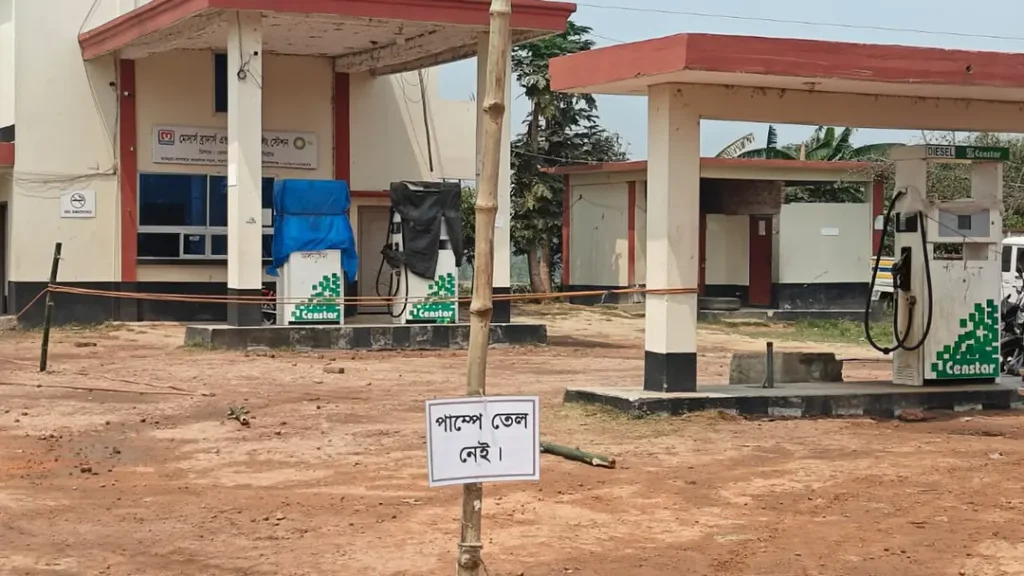 গোমস্তাপুরে জ্বালানি তেল থাকা সত্ত্বেও বিক্রয় বন্ধের অভিযোগে পেট্রোল পাম্প জরিমানা