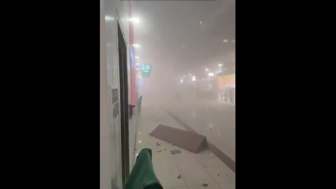 দুবাই আন্তর্জাতিক বিমানবন্দরে হামলায় ছাদ ধসে পড়ে, চারজন আহত