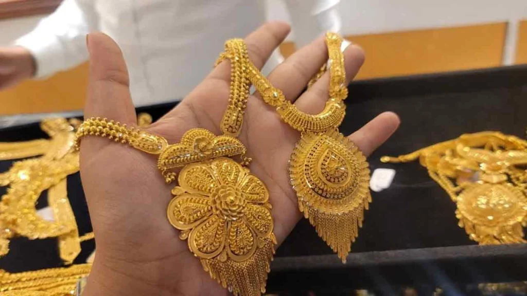 স্বর্ণের দাম আরও বৃদ্ধি, দেশের বাজারে ২২ ক্যারেটের প্রতি ভরি ২ লাখ ৪১ হাজার ৪৪৫ টাকা