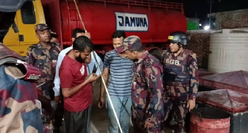 গাজীপুরের কোনাবাড়িতে অবৈধভাবে মজুতকৃত ৩৪ হাজার লিটার জ্বালানি তেল উদ্ধার