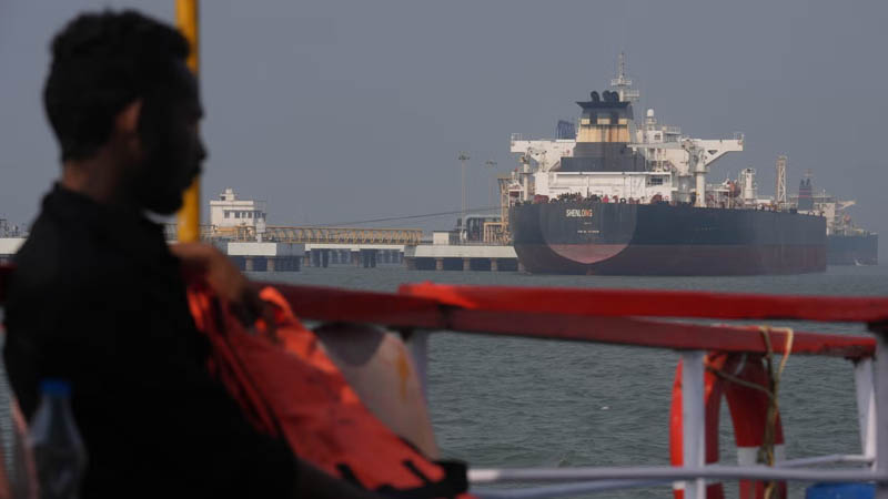 হরমুজ প্রণালিতে জাহাজ চলাচলে নতুন নিয়ন্ত্রণ ব্যবস্থা, ট্রানজিট ফি ও তল্লাশি জোরদার