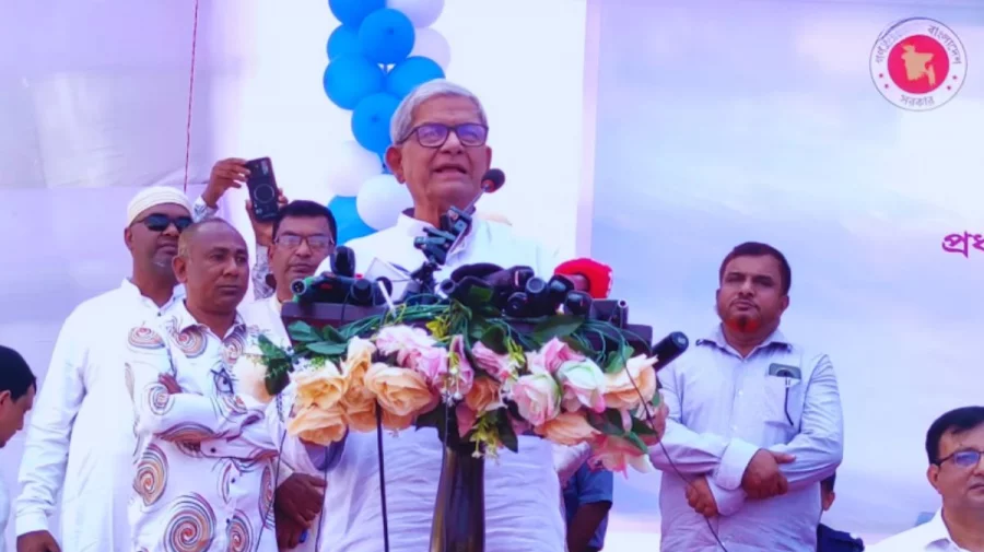 বিদেশে বা কানাডায় বাড়ি নির্মাণ করবো না: ফ্যামিলি কার্ড বিতরণে মির্জা ফখরুল