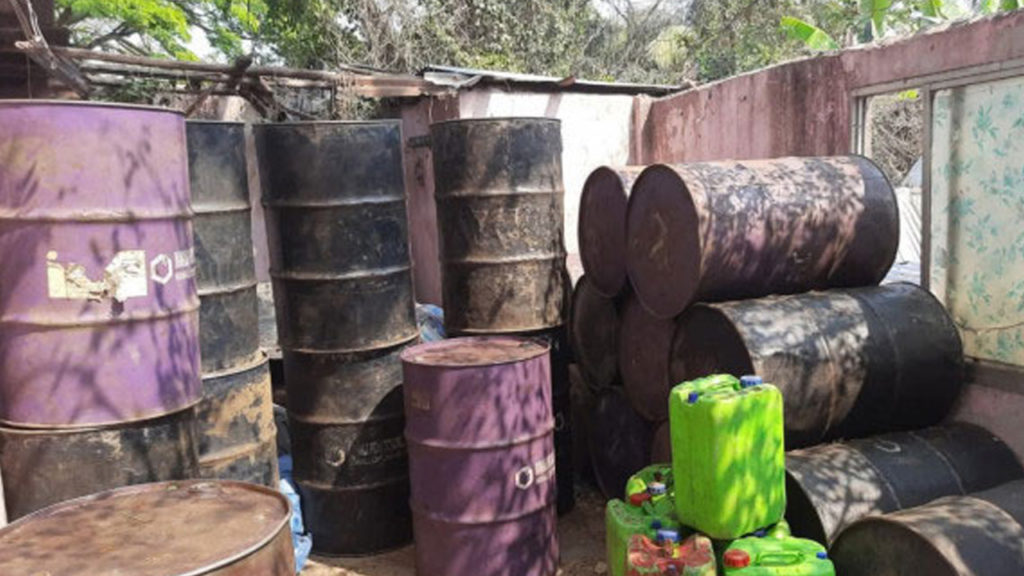 নড়াইলের কালিয়ায় অবৈধ জ্বালানি তেল পাচার চক্রে ভ্রাম্যমান আদালতের অভিযান