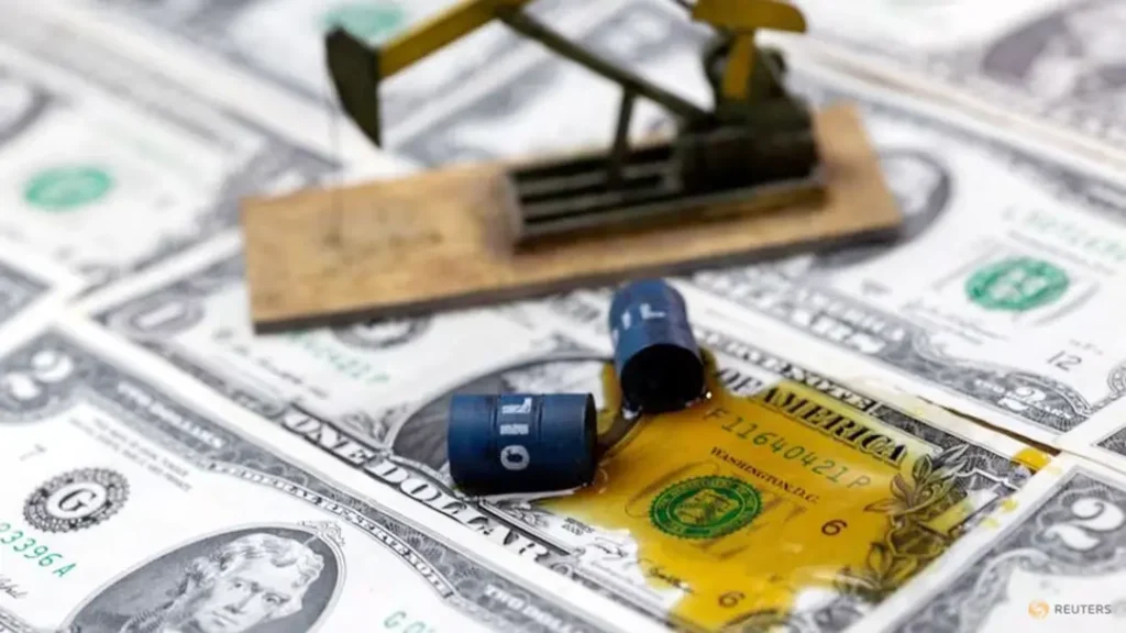 ইরান-যুক্তরাষ্ট্র-ইসরায়েল সংঘর্ষে হরমুজ প্রণালি অবরোধে তেলের আন্তর্জাতিক বাজারে রেকর্ড মূল্যবৃদ্ধি