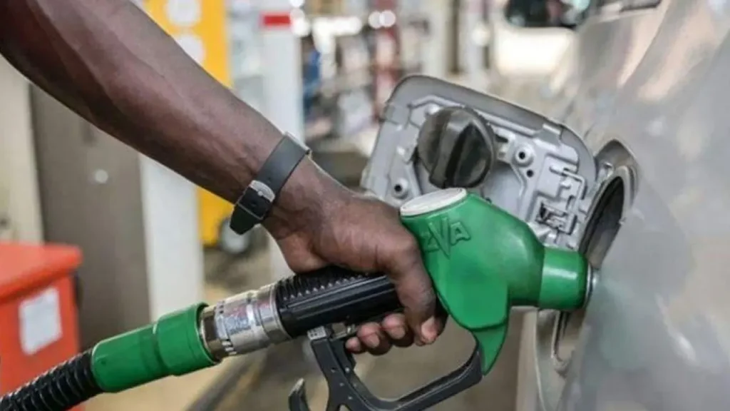 বাংলাদেশে জ্বালানি তেলের পর্যাপ্ত মজুত, দাম স্থিতিশীল থাকার আশা