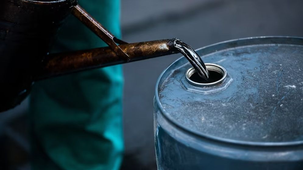 জ্বালানি তেলের আন্তর্জাতিক দাম ১০০ ডলারের ওপর, ২০২৭ পর্যন্ত স্থায়িত্বের আশঙ্কা