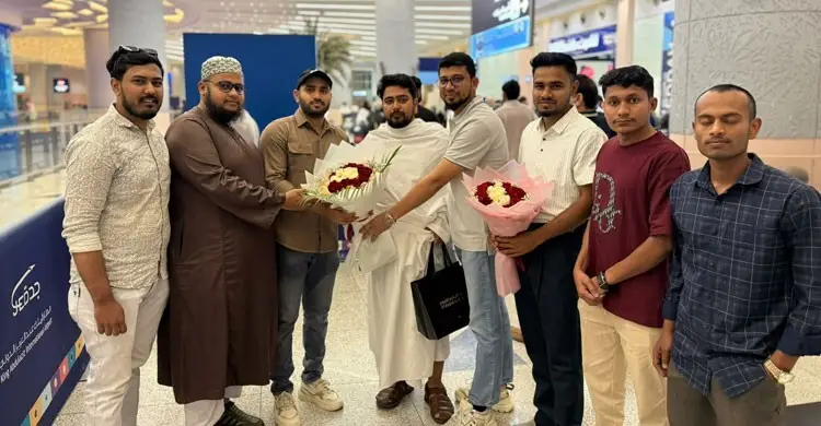 নাহিদ ইসলাম পবিত্র ওমরাহ পালন করতে সৌদি আরবে
