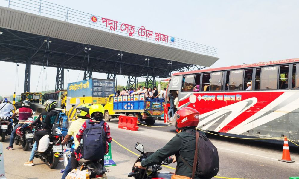 পদ্মা সেতুতে ঈদযাত্রার চাপ: ২৪ ঘণ্টায় ৪১ হাজার ৮৮৫ যানবাহন পারাপার