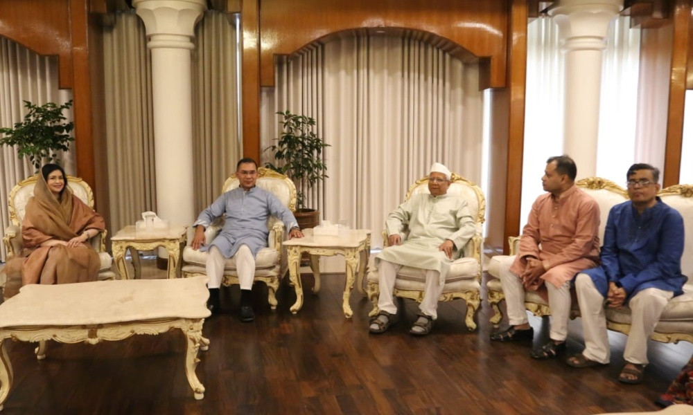 ঈদুল ফিতরে যমুনায় প্রধানমন্ত্রীর সঙ্গে শুভেচ্ছা বিনিময়ে ড. ইউনূস