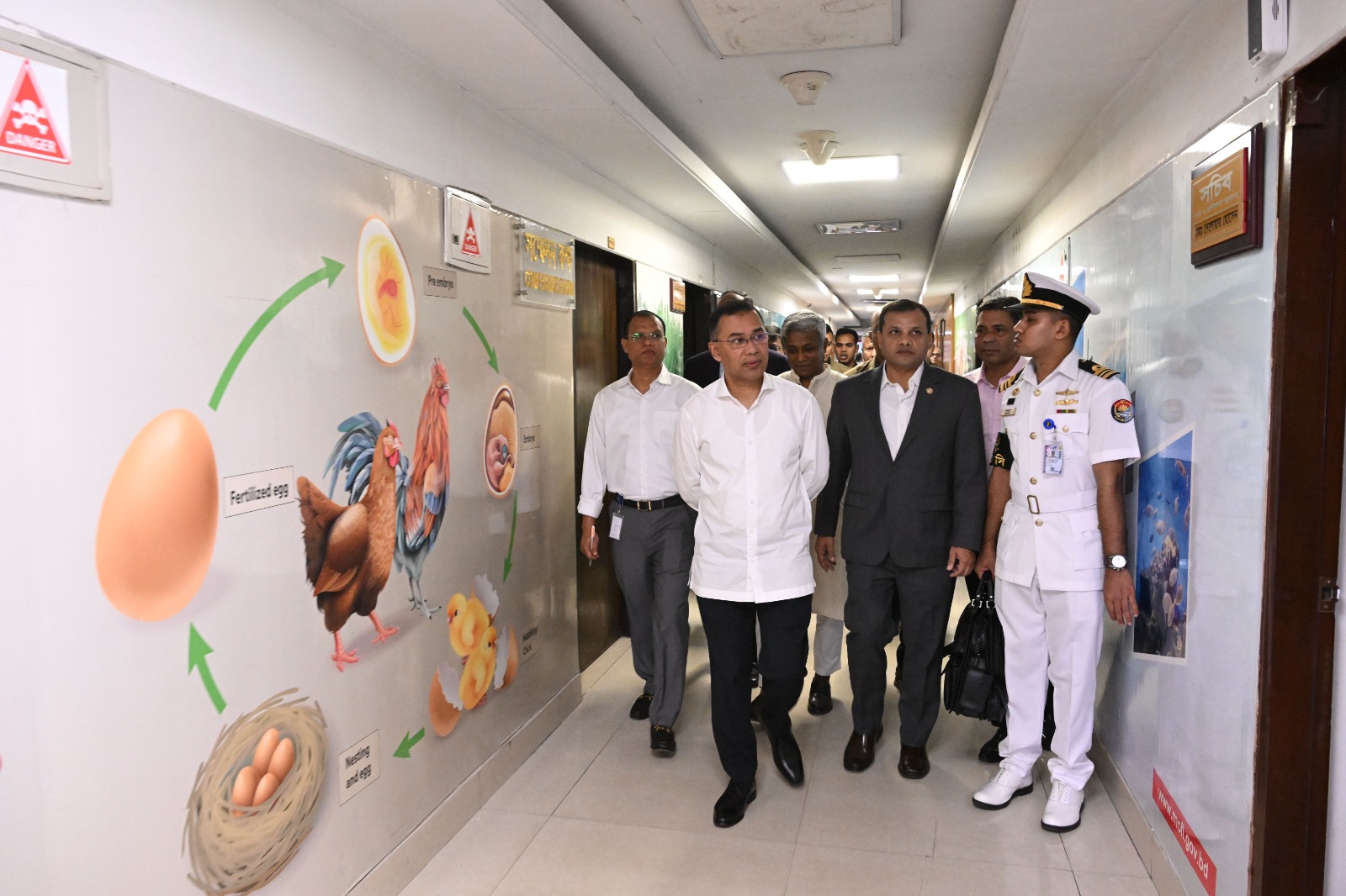 প্রধানমন্ত্রী তারেক রহমান সচিবালয়ে আকস্মিক পরিদর্শনে