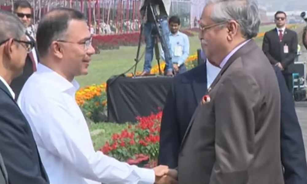 জাতীয় প্যারেড স্কয়ারে বর্ণাঢ্য কুচকাওয়াজে রাষ্ট্রপতি মো. সাহাবুদ্দিন এবং প্রধানমন্ত্রী তারেক রহমান উপস্থিত