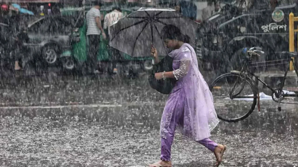 সারা দেশে বৃষ্টি ও বজ্রবৃষ্টির সম্ভাবনা, তাপমাত্রা কমতে পারে