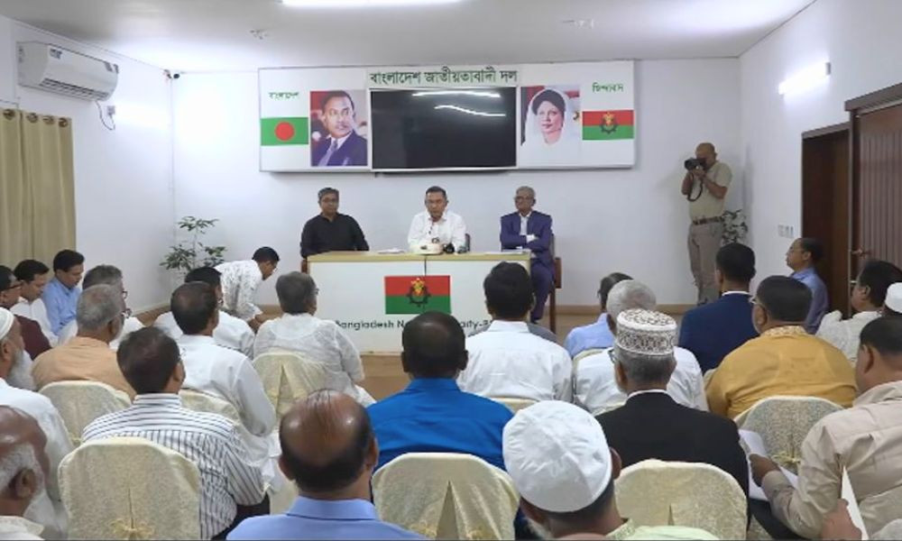 জেলা পরিষদ প্রশাসকদের সঙ্গে প্রধানমন্ত্রীর বৈঠক, মাঠপর্যায়ে কার্যক্রম জোরদারের নির্দেশ