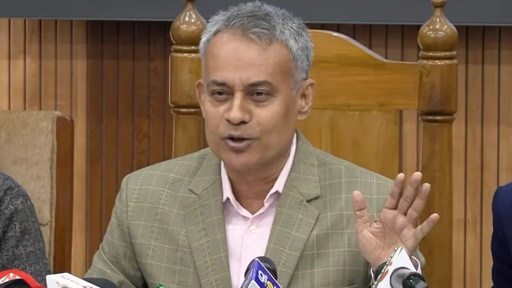 নিউমার্কেটের আধুনিক ফুটওভার ব্রিজ উদ্বোধন, ফুটপাত দখলমুক্ত করার যৌথ উদ্যোগ ঘোষণা