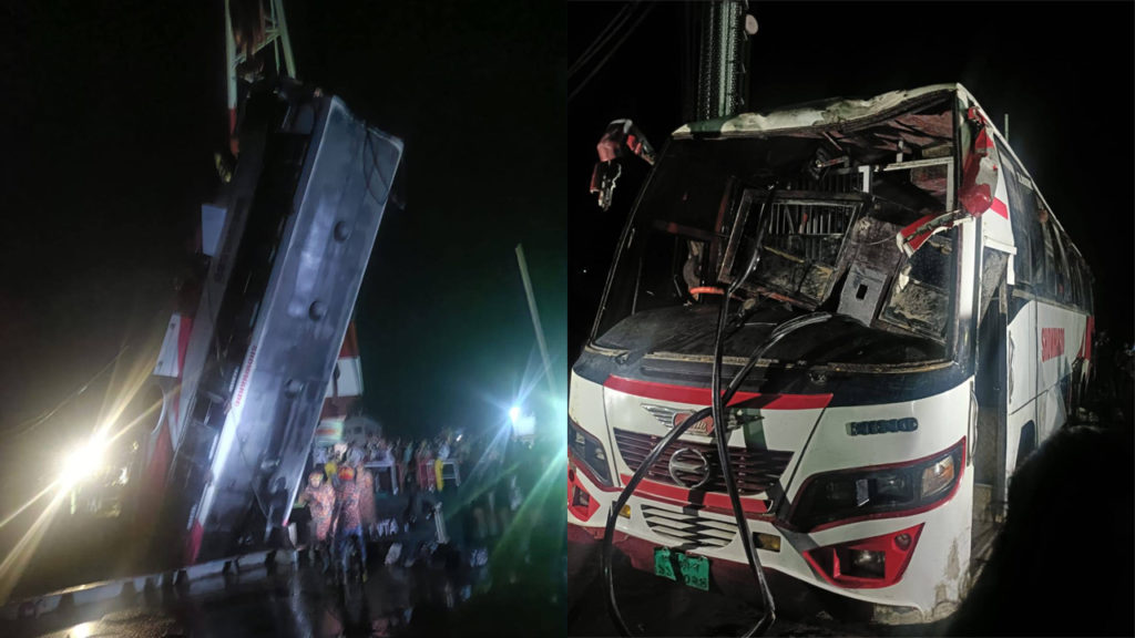 পদ্মায় বাসডুবি : ২৬ জনের লাশ উদ্ধার বাসটি প্রায় ৬০ ফুট গভীরে ডুবে যায়। পরে রাত ১২টা ৩৮ মিনিটে বাসটি উদ্ধার করা হয়। বাসটিতে আনুমানিক ৪০ জন যাত্রী ছিলেন।