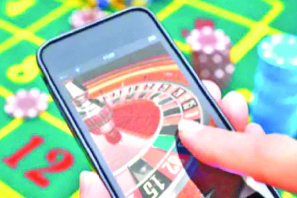 জুয়ার নেশায় ভয়ংকর চোরচক্র ► তিন মাসে এক চোরই খুইয়েছেন ১ কোটি ৩৭ লাখ টাকা ► এসি দেখে রেকি, দু-তিন দিন লাইট না জ্বললেই টার্গেট