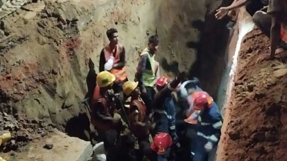 আগ্রাবাদে মাটি ধসে দুই শ্রমিকের মৃত্যু, আহত ২