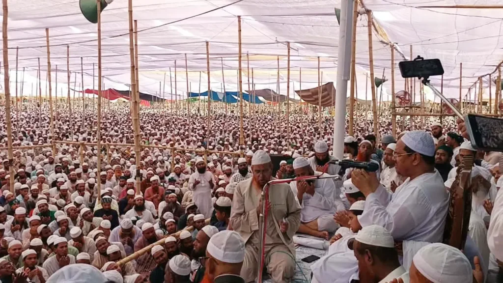 চরমোনাইতে তিন দিনব্যাপী ফাল্গুন মাহফিলের সমাপ্তি