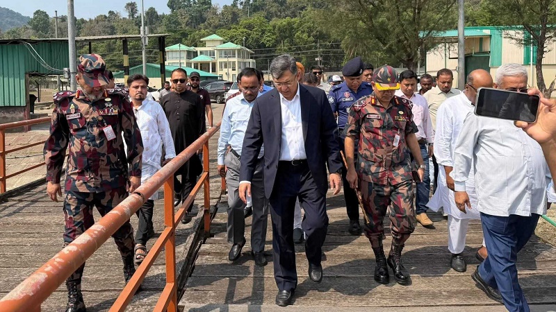 টেকনাফ স্থলবন্দর পরিদর্শন করলেন স্বরাষ্ট্রমন্ত্রী সালাহউদ্দিন আহমদ, কার্যক্রম ও অবকাঠামো ঘুরে দেখেন