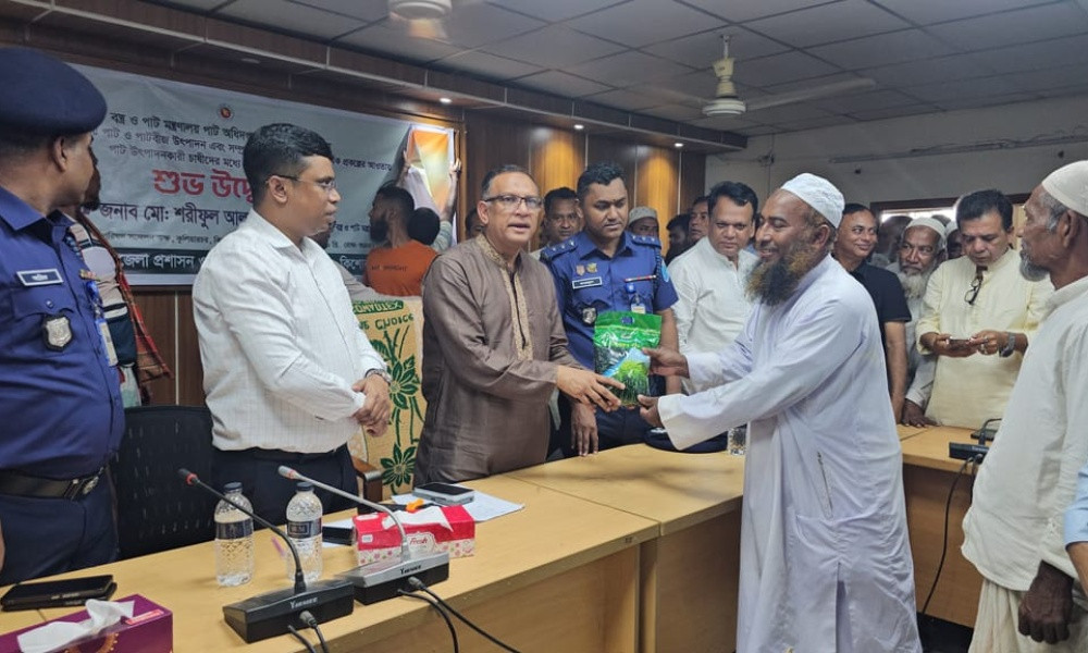 কৃষকদের সুবিধা নিশ্চিত করতে রাজনৈতিক প্রভাবমুক্ত ব্যবস্থা জরুরি: প্রতিমন্ত্রী