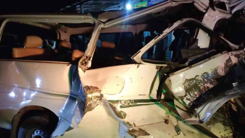 নাগেশ্বরীতে ট্রাক-মাইক্রোবাস সংঘর্ষে শিশুসহ নিহত ৩, আহত ১১