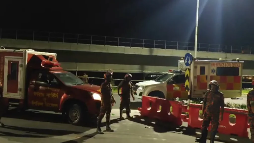 ঢাকা-মাওয়া এক্সপ্রেসওয়েতে কাভার্ড ভ্যানের ধাক্কায় শিশুসহ একই পরিবারের ৩ জন গুরুতর আহত