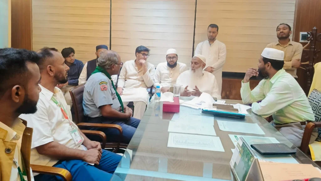 আজ রাতে প্রথম হজ ফ্লাইট, প্রস্তুতি পর্যবেক্ষণে হজক্যাম্পে ধর্মমন্ত্রীর আকস্মিক পরিদর্শন