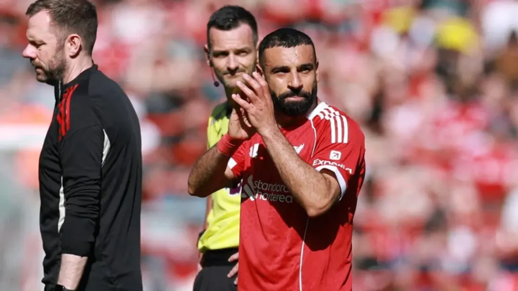 সালাহর ৯ বছরের অ্যানফিল্ড অধ্যায়ের বিষাদময় সমাপ্তি, ইনজুরিতে মৌসুম শেষ হওয়ার শঙ্কা