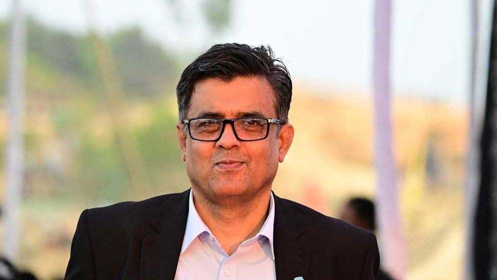 পেট্রোল পাম্পে দীর্ঘ যানবাহনের সারি ও তেল সংকটের চিত্র দেশের বিভিন্ন এলাকায়