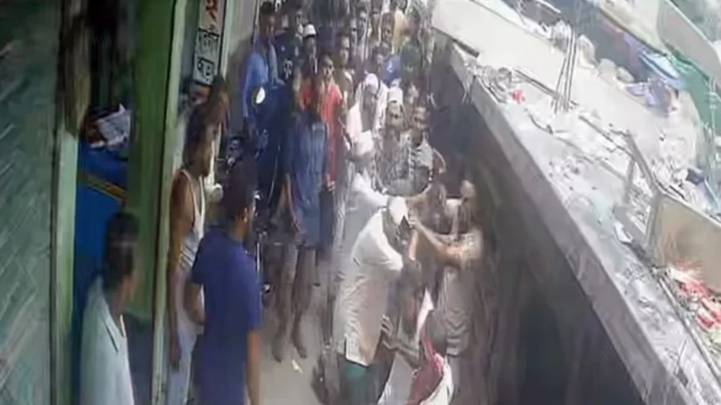 চাঁদা না দেওয়ায় পটুয়াখালীতে ব্যবসায়ীকে কুপিয়ে জখম, দোকানে হামলা ও ভাঙচুর