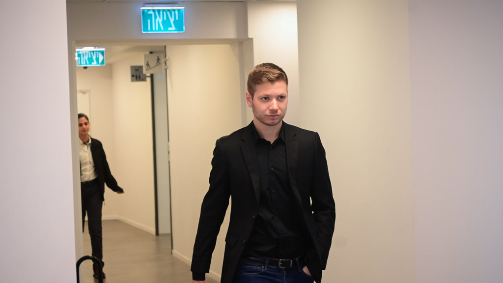 ইসরায়েলি নেতানিয়াহুর ছেলেকে যুদ্ধক্ষেত্রে পাঠানোর আহ্বান