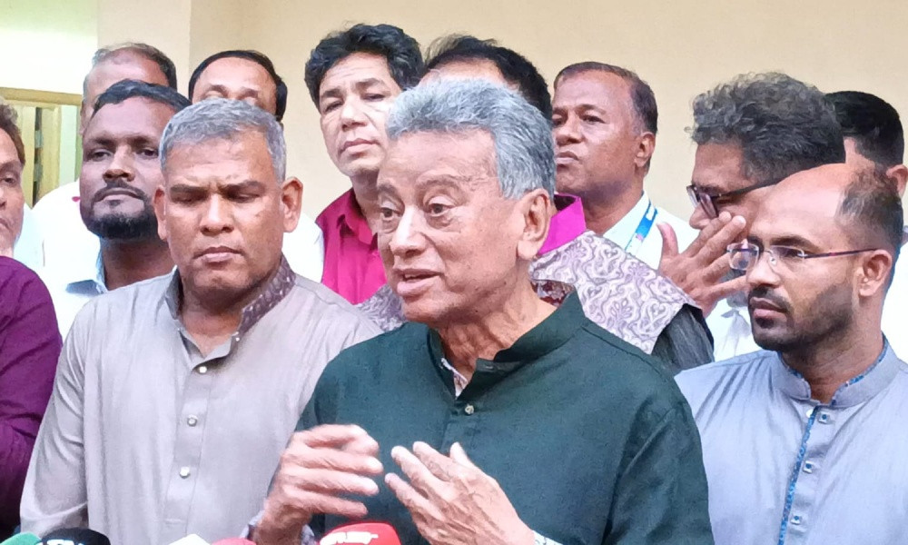 জ্বালানি নিরাপত্তা নিশ্চিত করতে সরকার আপসহীন, তেলের দাম নিয়ে সিদ্ধান্ত শিগগির