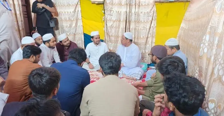 এনসিপি প্রতিনিধি দল চরমোনাই দরবারে মাহফিলে অংশ নিল