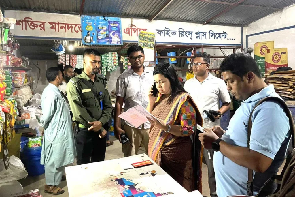 বাবুগঞ্জে অবৈধ জ্বালানি তেল মজুদ ও বিক্রির অভিযোগে দুই প্রতিষ্ঠানকে জরিমানা, জব্দ তেল নিলামে বিক্রি