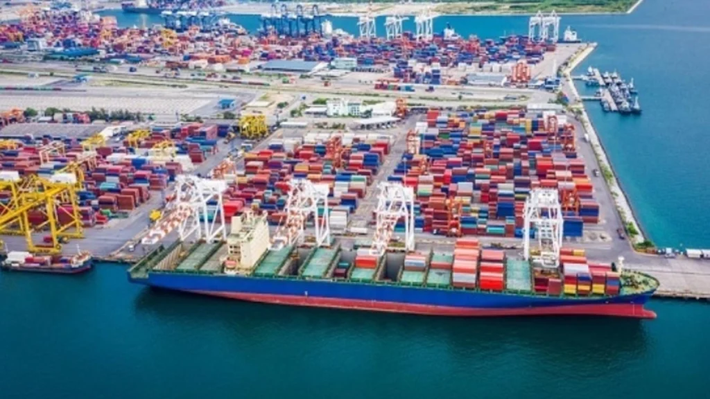 চট্টগ্রাম বন্দরে পৌঁছেছে চারটি জ্বালানি জাহাজ