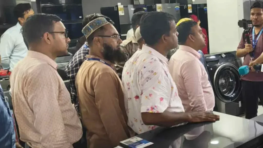 বিদ্যুৎ সাশ্রয়ে ডেসকোর ঝটিকা অভিযান: একাধিক প্রতিষ্ঠানকে জরিমানা ও সরঞ্জাম জব্দ