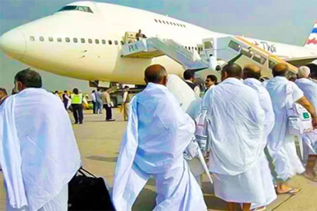 ২০২৬ সালের হজ ফ্লাইটের টিকিটপ্রতি ১২ হাজার টাকা কমানো, ৭৮ হাজারের বেশি হজযাত্রী পরিবহনের সিদ্ধান্ত