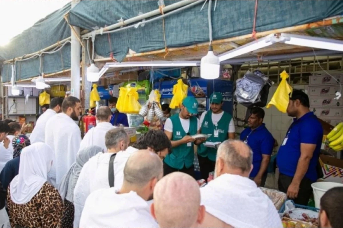 হজযাত্রীদের খাদ্য নিরাপত্তা নিশ্চিতে সৌদি আরবের কঠোর আইন ও ১০ বছরের কারাদণ্ডের বিধান