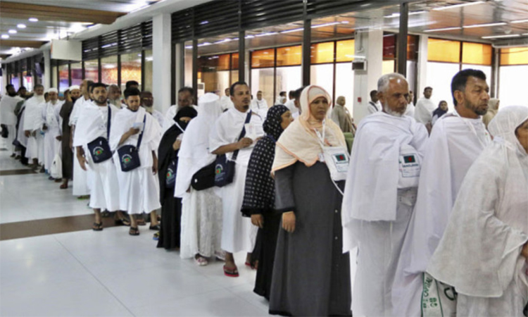 চার দিনে সৌদি আরবে ২৩ হাজারের বেশি হজযাত্রী, বাকিদের যাত্রা অব্যাহত