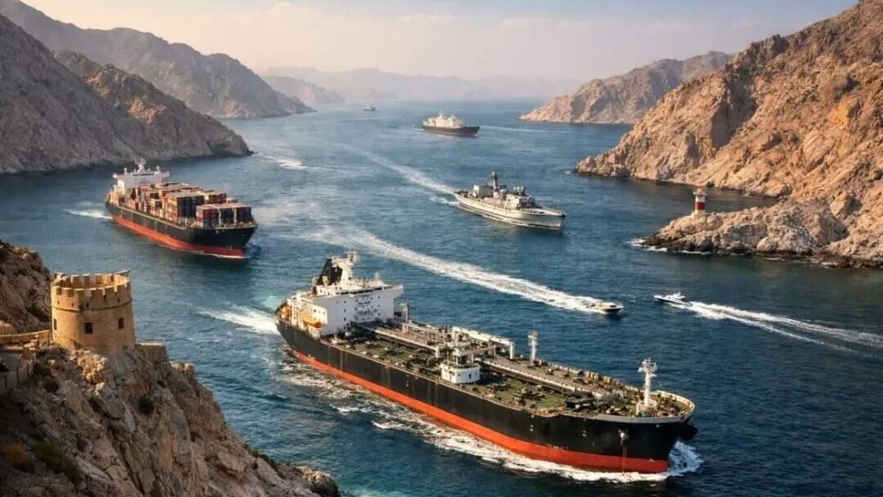 হরমুজ প্রণালীতে যুদ্ধবিরতির পর জাহাজ চলাচল পুনরায় শুরু