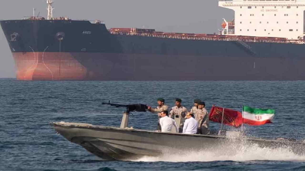 হরমুজ প্রণালিতে অবাধ নিরাপত্তা সুবিধা নিয়ে ইরানের কড়া হুঁশিয়ারি